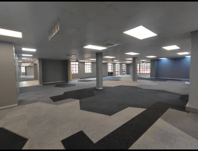 794M² OFFICE TO LET IN LYME PARK